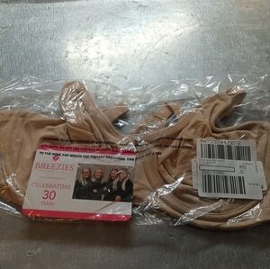 Breezies Woman's Back Smoothing Bra 38D NWT Underwire No Padding